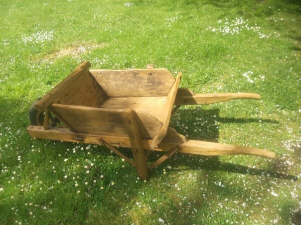 Brouette Ancienne en bois