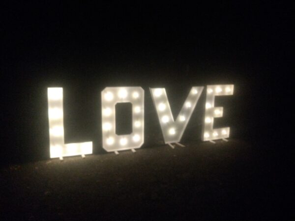 Lettres LOVE lumineuses – Image 3