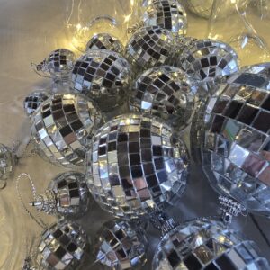 20250901_154018 Boules à facettes (Lot)